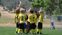 fotbal děti team-2444978 1280